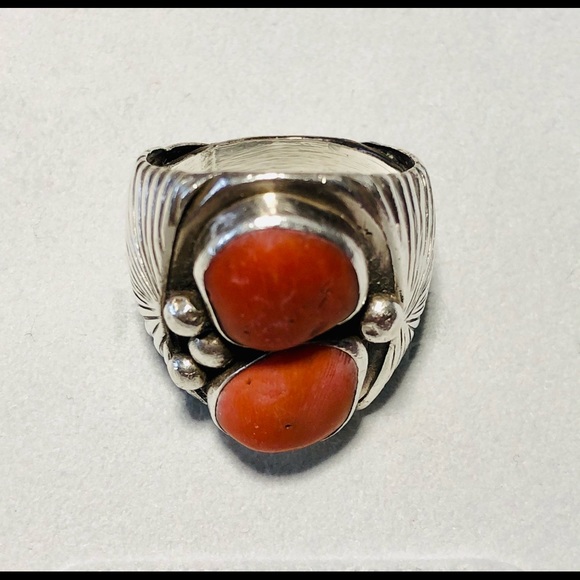 *SOLD* Vintage Navajo Sterling Coral Men’s Ring - Picture 3 of 7